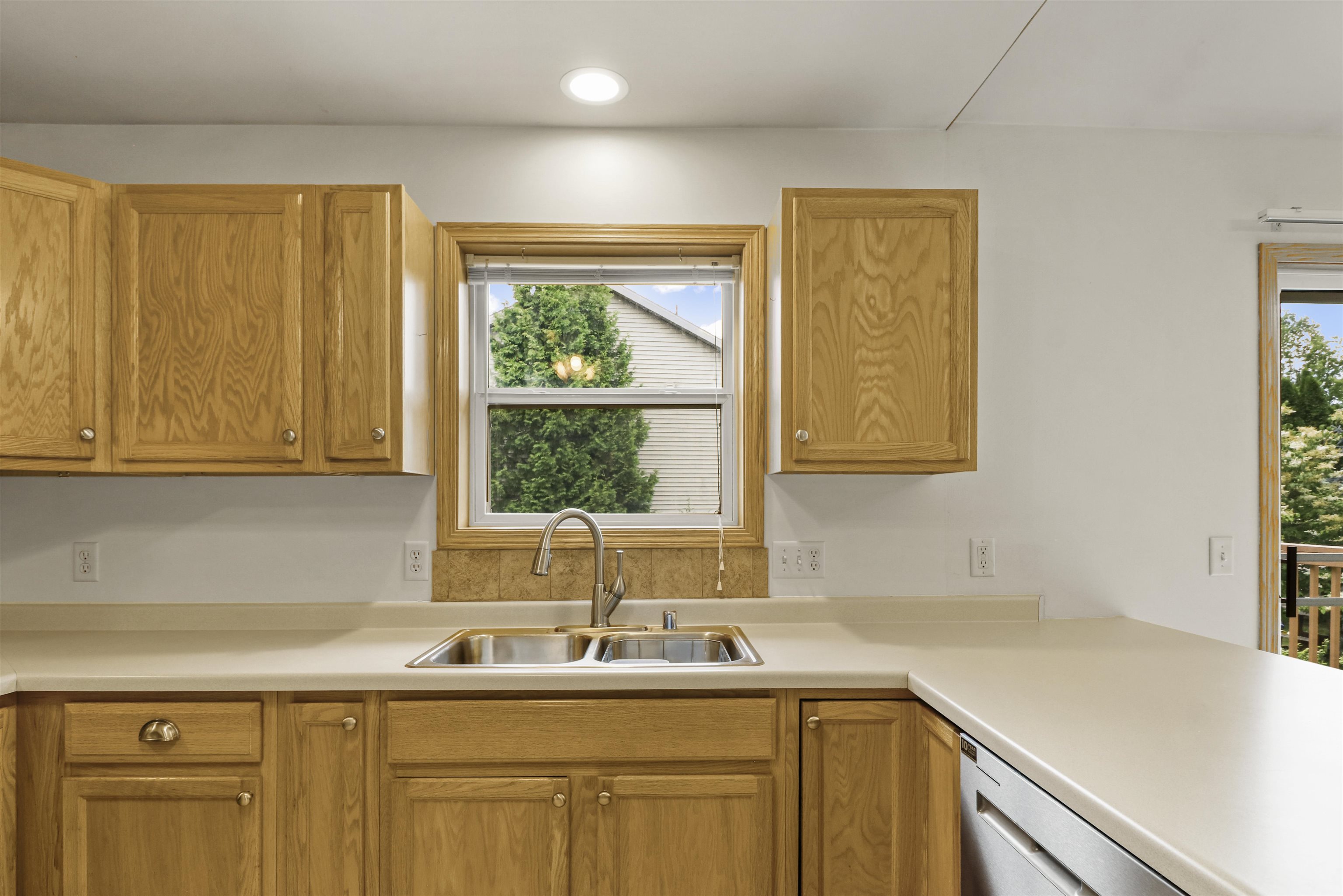 544 Berwick Drive Sun Prairie, WI 53590 - Photo 7 of 35