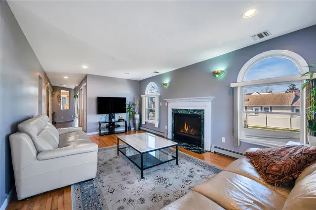 $1,548,888 | 133 Wentworth Avenue, Albertson, NY 11507