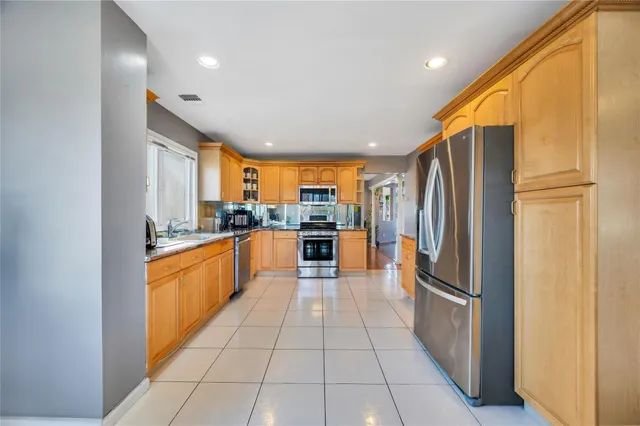 $1,548,888 | 133 Wentworth Avenue, Albertson, NY 11507