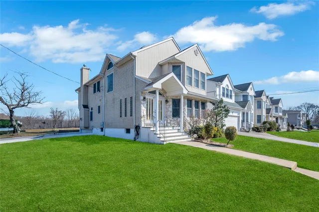 $1,548,888 | 133 Wentworth Avenue, Albertson, NY 11507