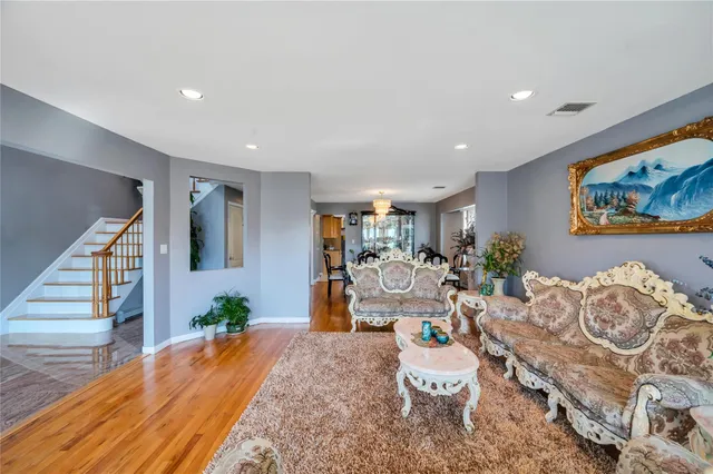 $1,548,888 | 133 Wentworth Avenue, Albertson, NY 11507