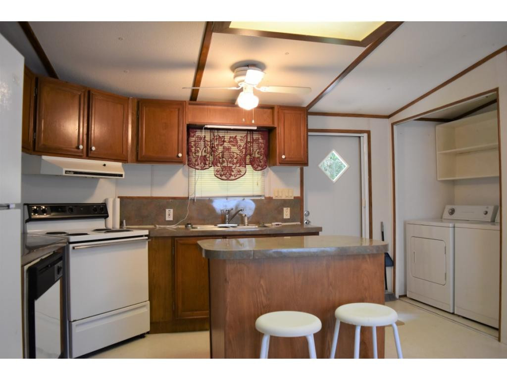 205 Dry Branch Road Elizabethton, TN 37643 - Photo 10 of 22 Kitchen View 2