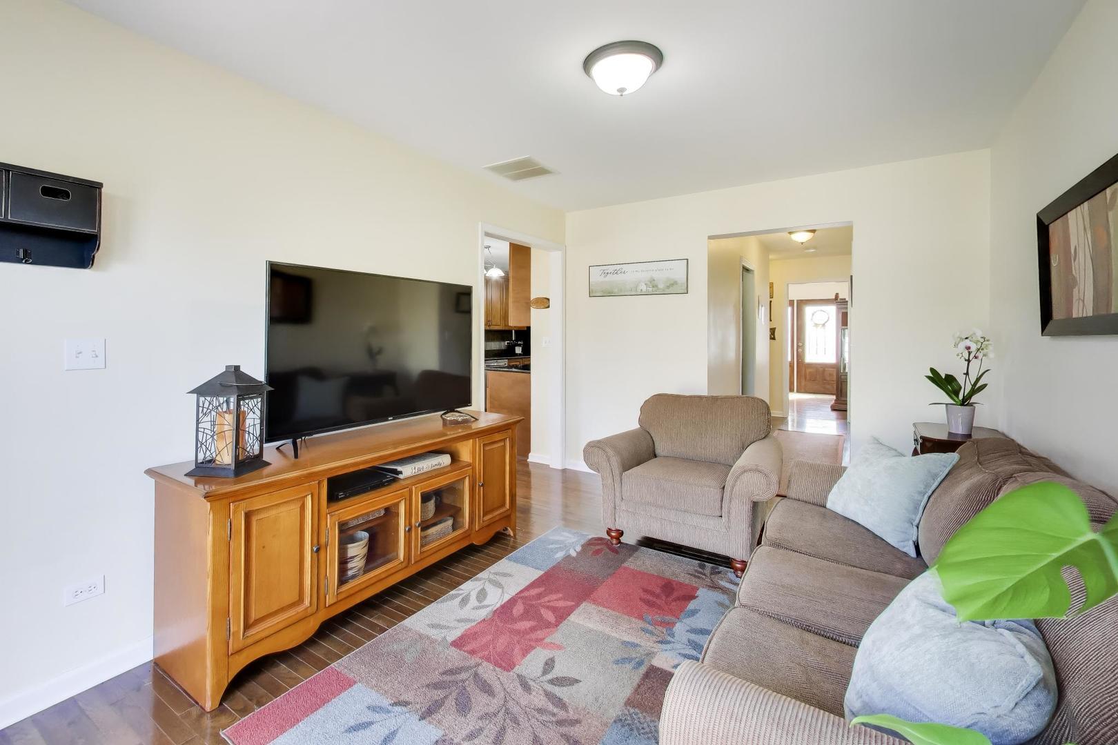 8324 44th Place Lyons, IL 60534 - Photo 12 of 28