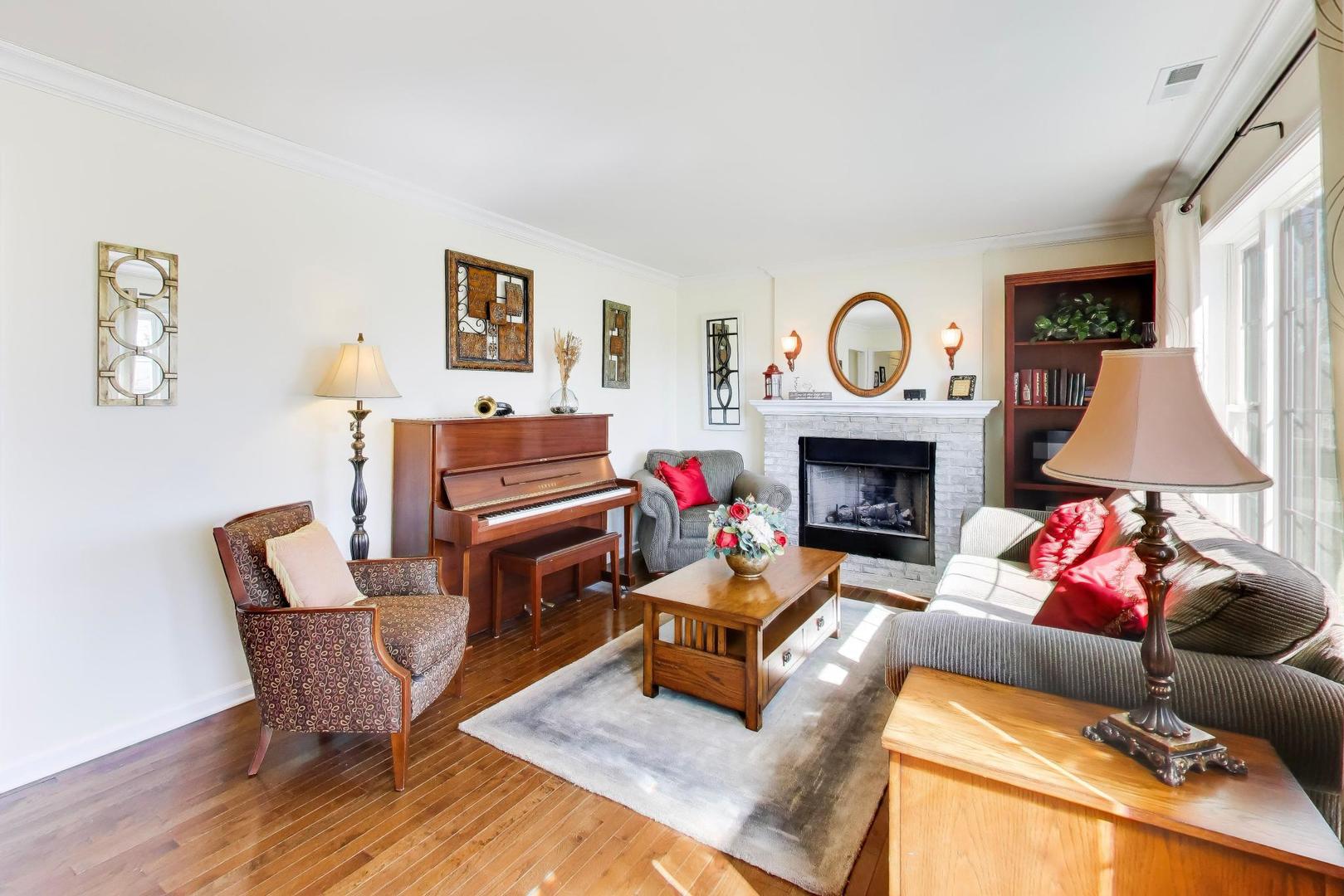 8324 44th Place Lyons, IL 60534 - Photo 2 of 28