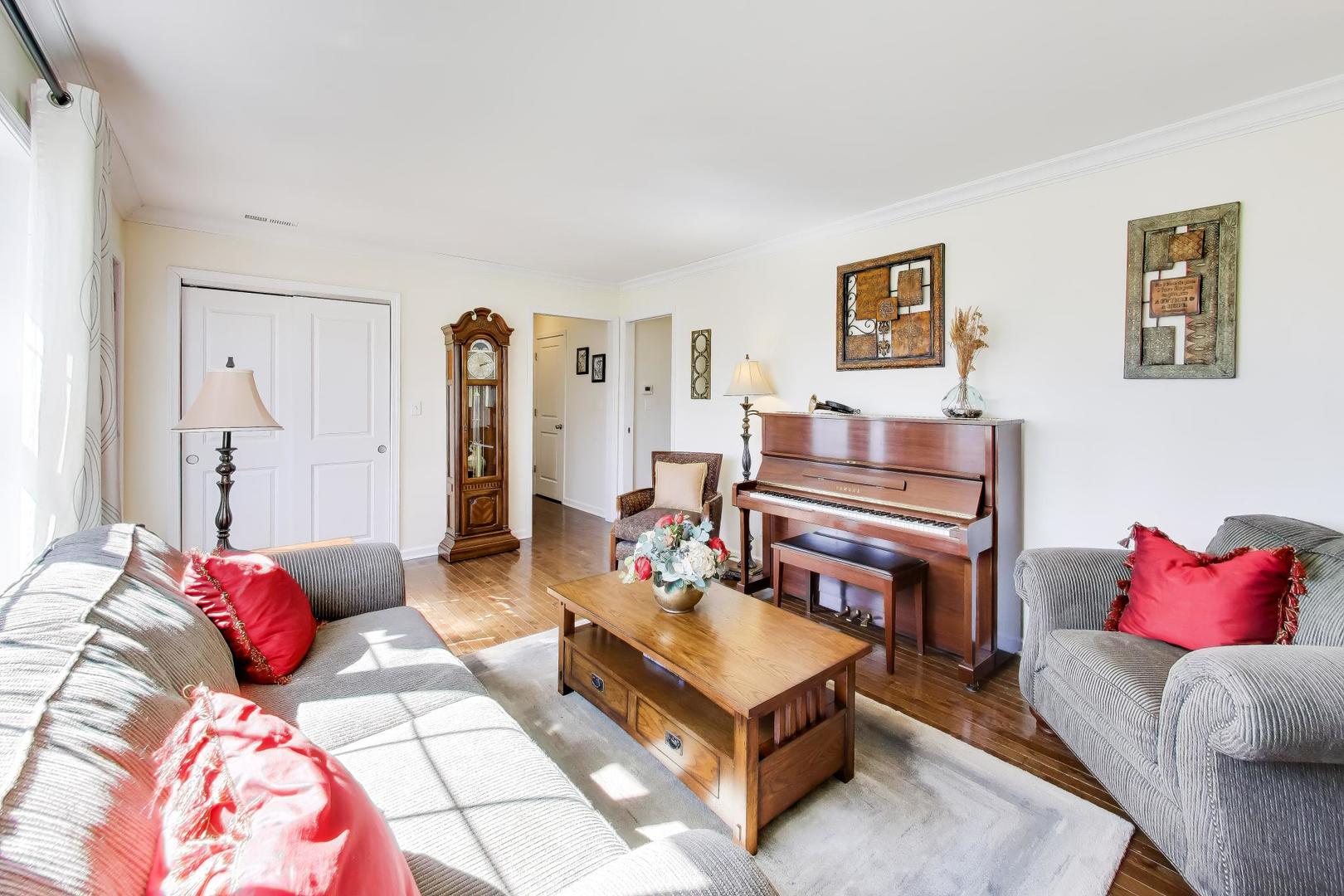 8324 44th Place Lyons, IL 60534 - Photo 3 of 28