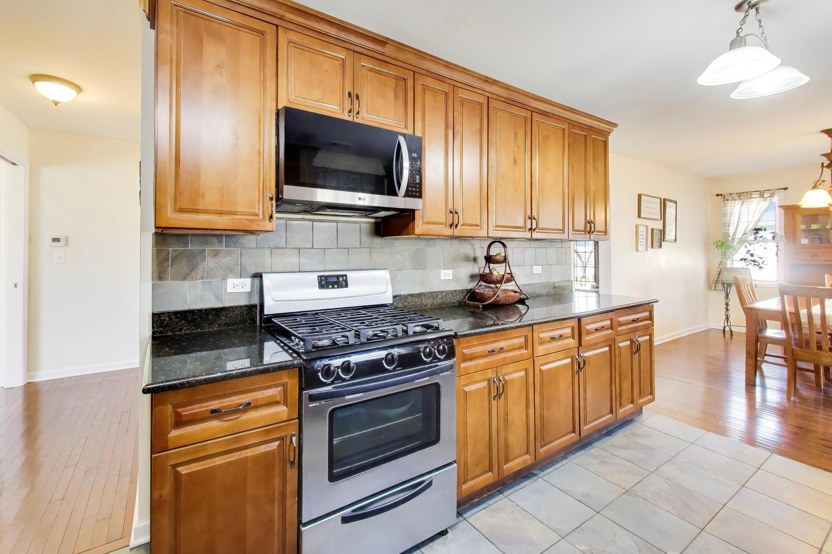 8324 44th Place Lyons, IL 60534 - Photo 5 of 28