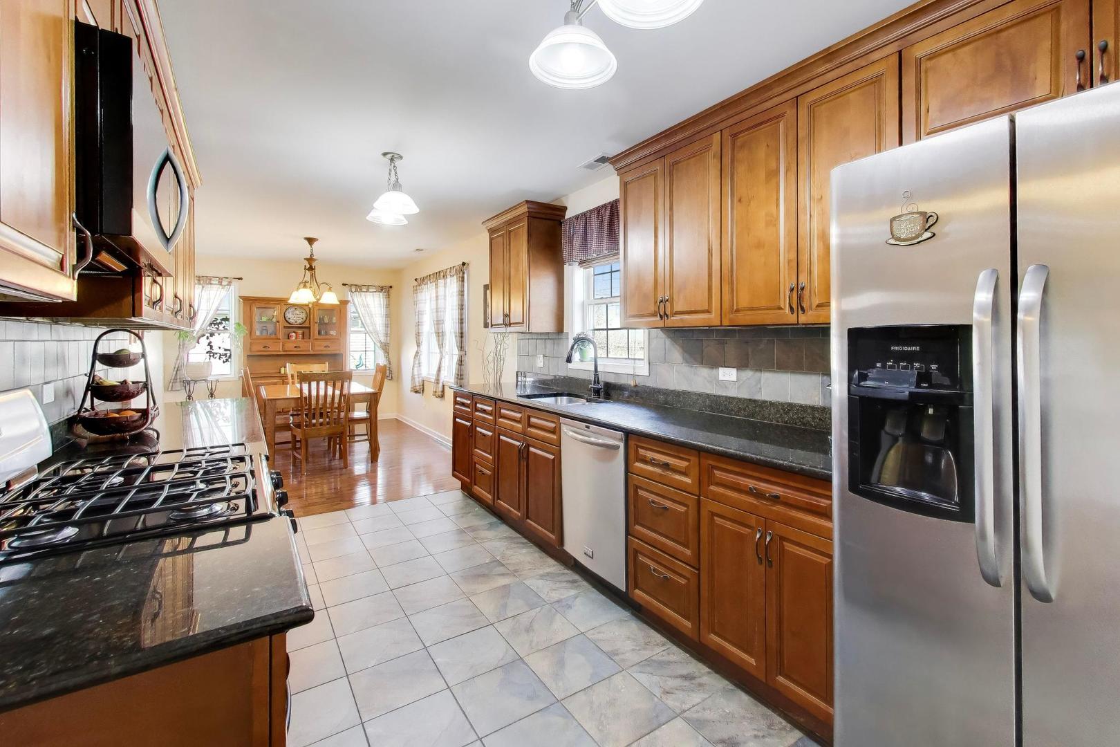 8324 44th Place Lyons, IL 60534 - Photo 7 of 28