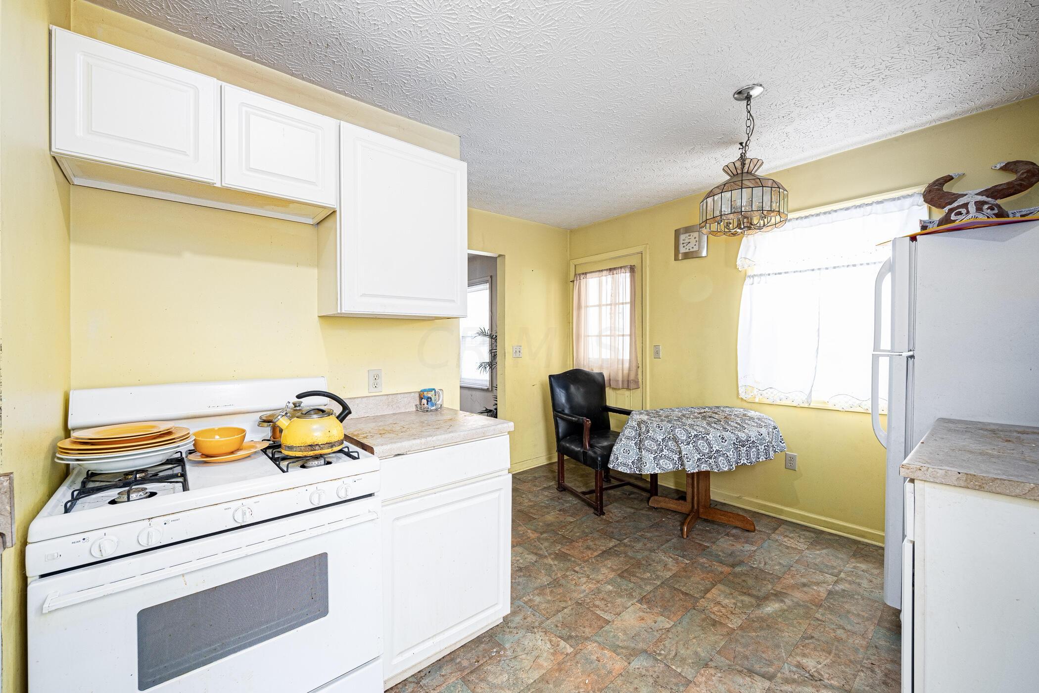 2204 Howey Road Columbus, OH 43211 - Photo 12 of 30 Kitchen