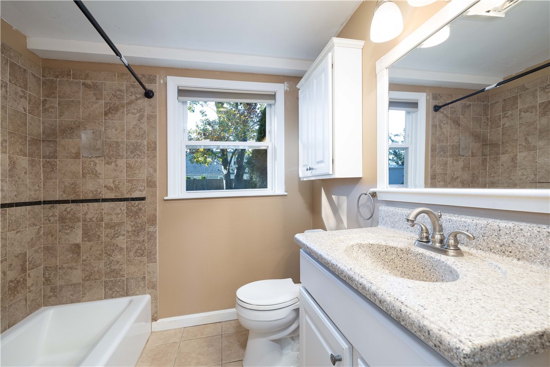 25 Honeysuckle Road Warwick, RI 02888 - Photo 15 of 28