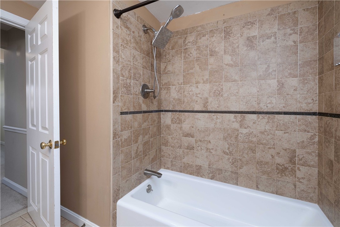 25 Honeysuckle Road Warwick, RI 02888 - Photo 16 of 28