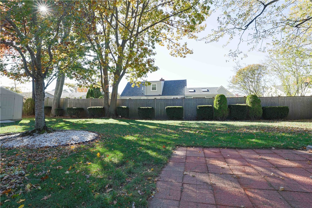 25 Honeysuckle Road Warwick, RI 02888 - Photo 19 of 28