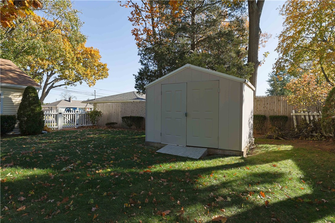 25 Honeysuckle Road Warwick, RI 02888 - Photo 20 of 28