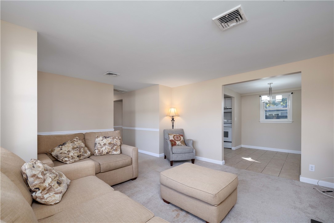 25 Honeysuckle Road Warwick, RI 02888 - Photo 8 of 28