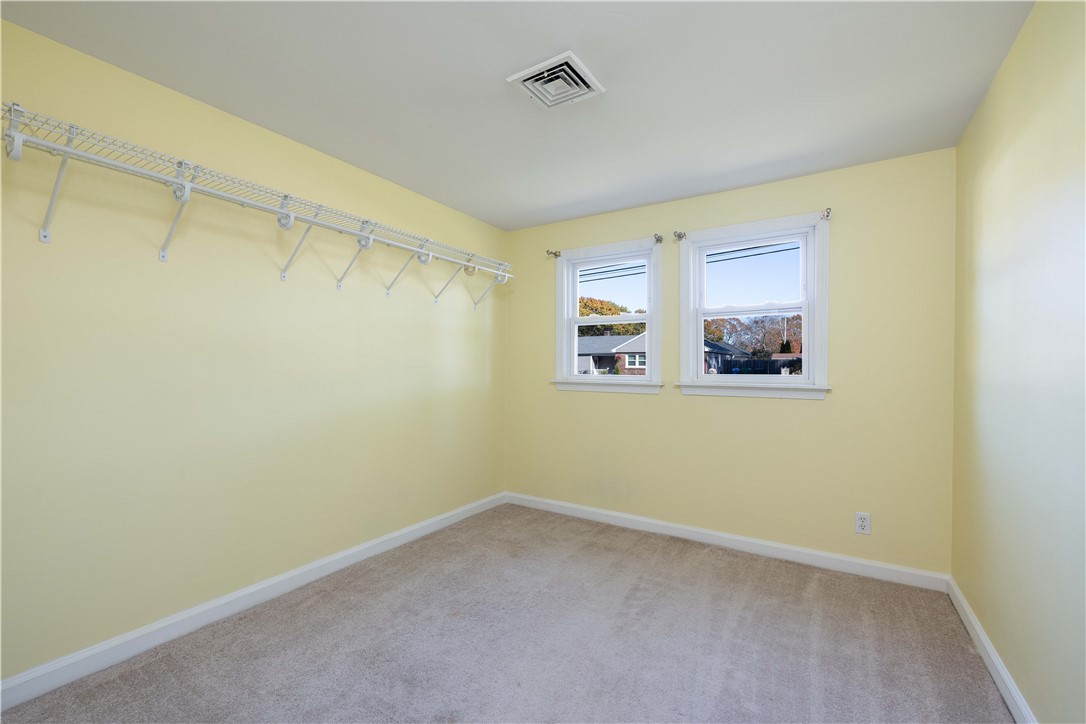 25 Honeysuckle Road Warwick, RI 02888 - Photo 9 of 28