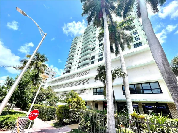 $3,000 | 1800 Collins Avenue, Unit 5D, Miami Beach, FL 33139
