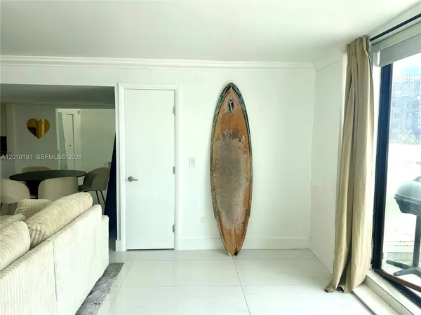 $3,000 | 1800 Collins Avenue, Unit 5D, Miami Beach, FL 33139