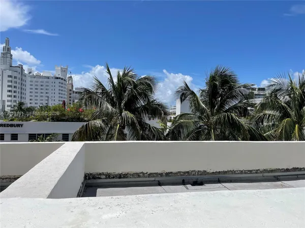 $3,000 | 1800 Collins Avenue, Unit 5D, Miami Beach, FL 33139