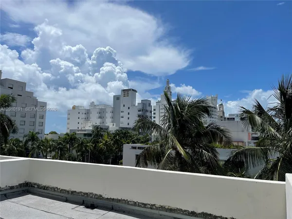 $3,000 | 1800 Collins Avenue, Unit 5D, Miami Beach, FL 33139