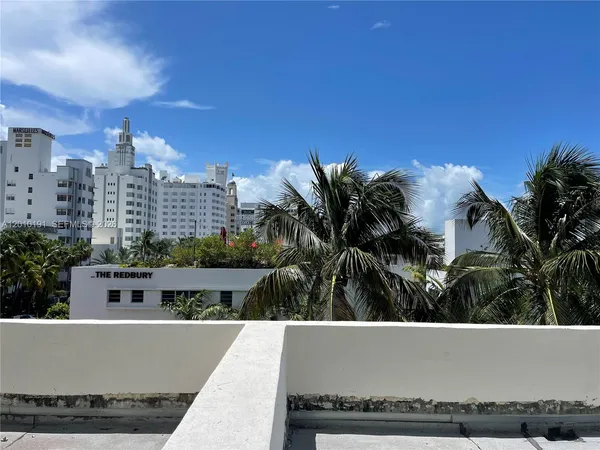 $3,000 | 1800 Collins Avenue, Unit 5D, Miami Beach, FL 33139