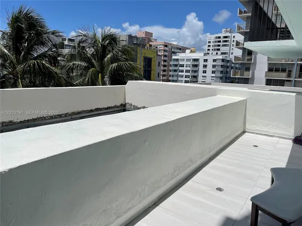 $3,000 | 1800 Collins Avenue, Unit 5D, Miami Beach, FL 33139
