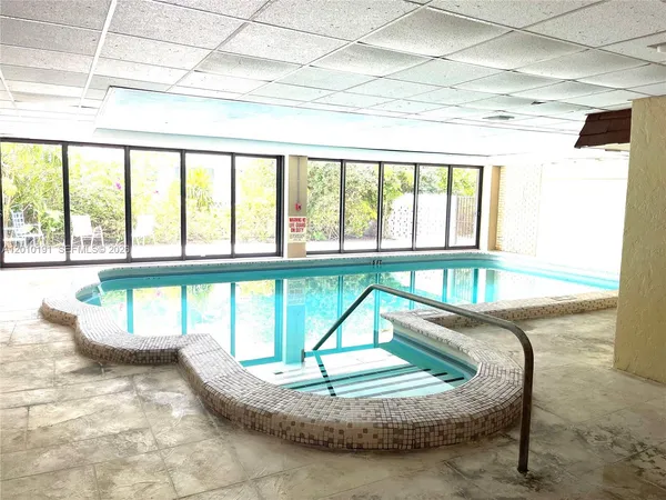$3,000 | 1800 Collins Avenue, Unit 5D, Miami Beach, FL 33139