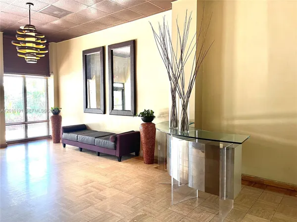$3,000 | 1800 Collins Avenue, Unit 5D, Miami Beach, FL 33139