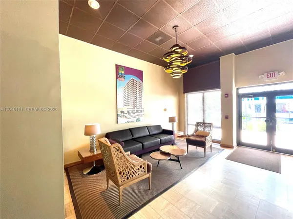 $3,000 | 1800 Collins Avenue, Unit 5D, Miami Beach, FL 33139