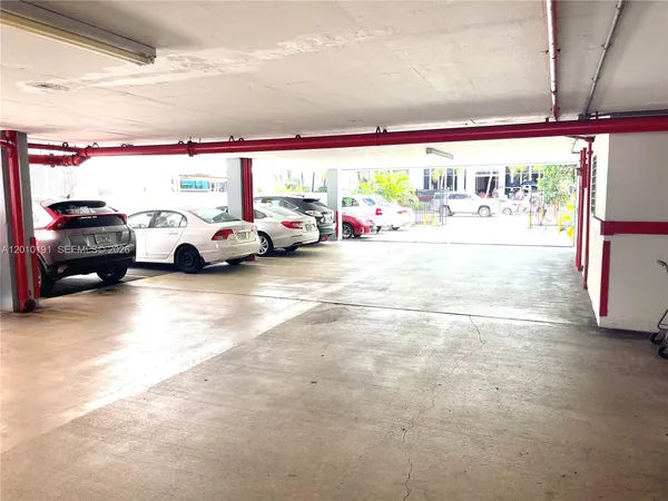 $3,000 | 1800 Collins Avenue, Unit 5D, Miami Beach, FL 33139