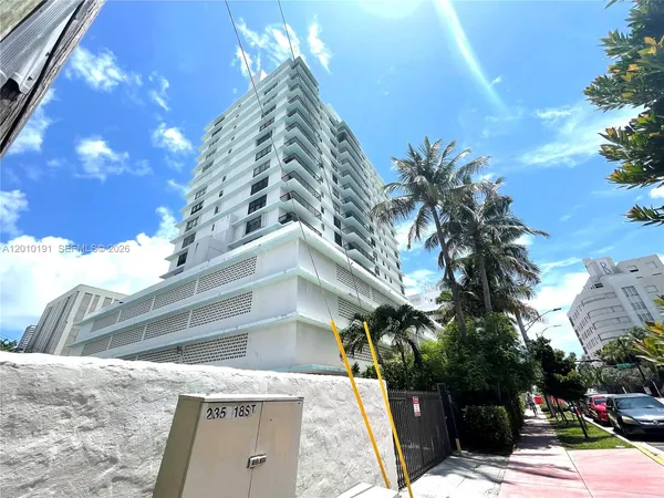 $3,000 | 1800 Collins Avenue, Unit 5D, Miami Beach, FL 33139