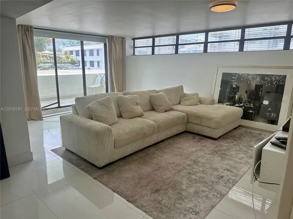 $3,000 | 1800 Collins Avenue, Unit 5D, Miami Beach, FL 33139