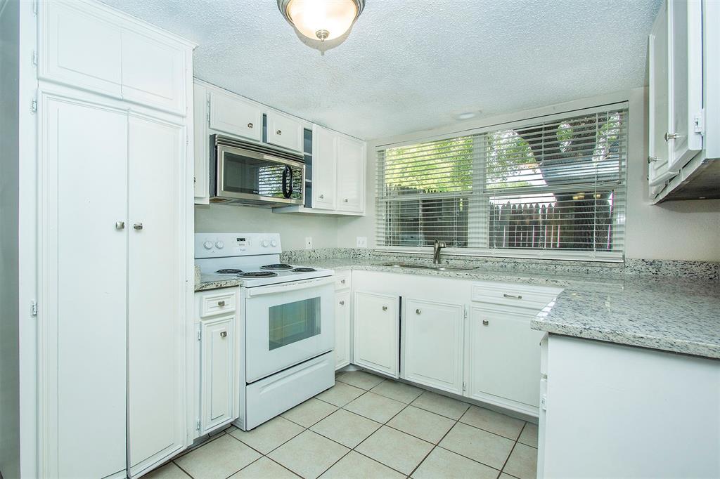 12831 Pandora Drive Dallas, TX 75238 - Photo 13 of 25 Kitchen