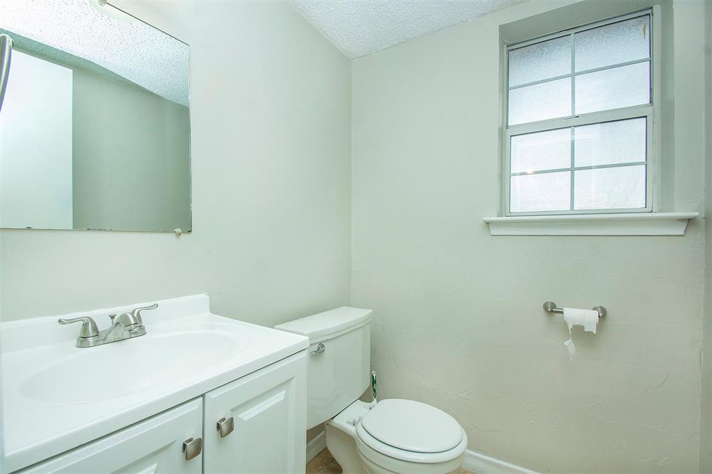 12831 Pandora Drive Dallas, TX 75238 - Photo 14 of 25 Half Bath