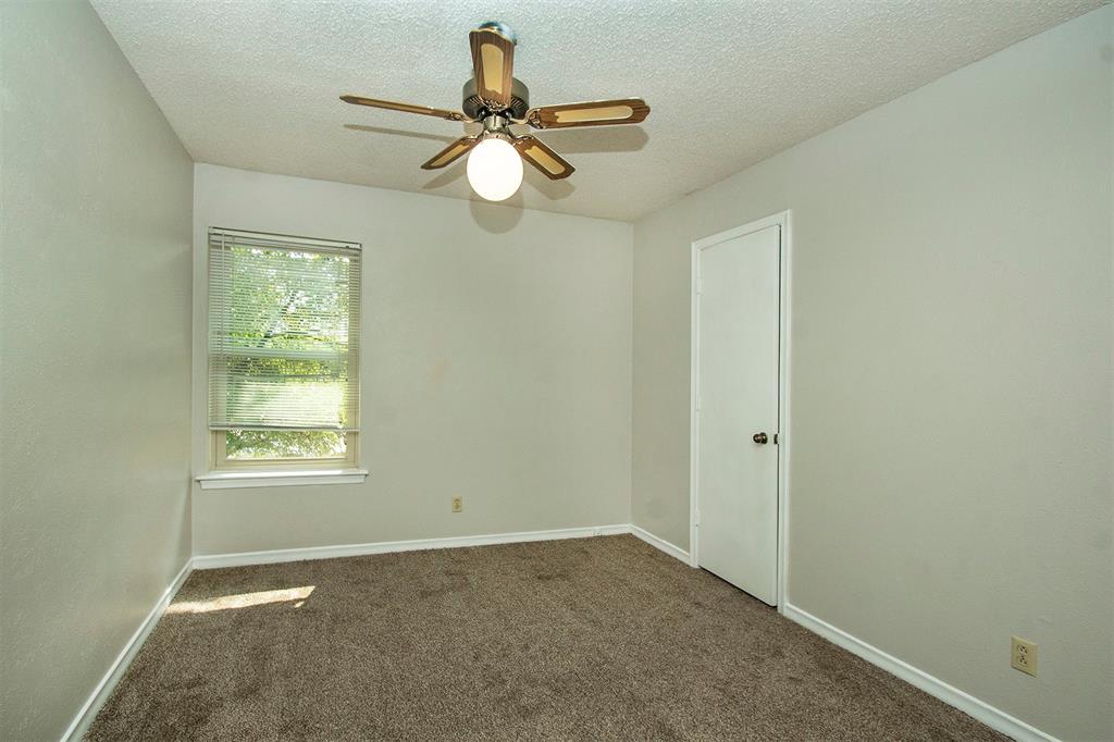 12831 Pandora Drive Dallas, TX 75238 - Photo 16 of 25 Half bath