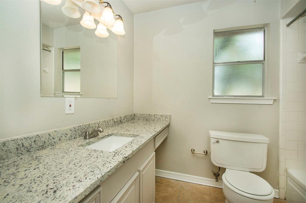 12831 Pandora Drive Dallas, TX 75238 - Photo 18 of 25 Full bath