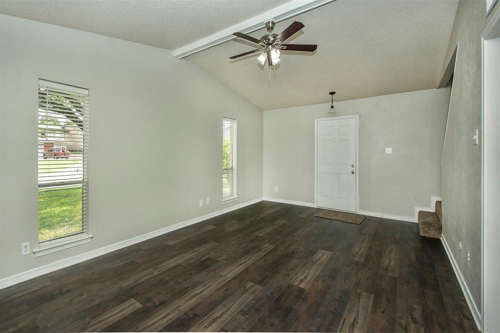 12831 Pandora Drive Dallas, TX 75238 - Photo 5 of 25 Living room