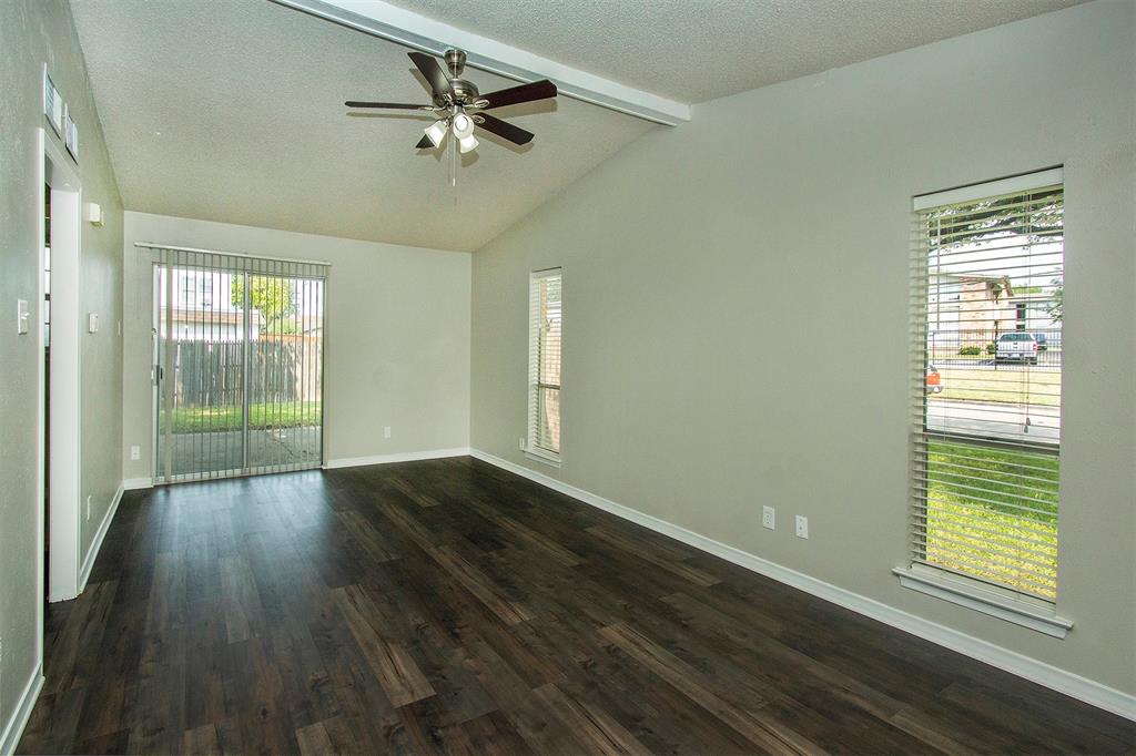 12831 Pandora Drive Dallas, TX 75238 - Photo 8 of 25 Living Room