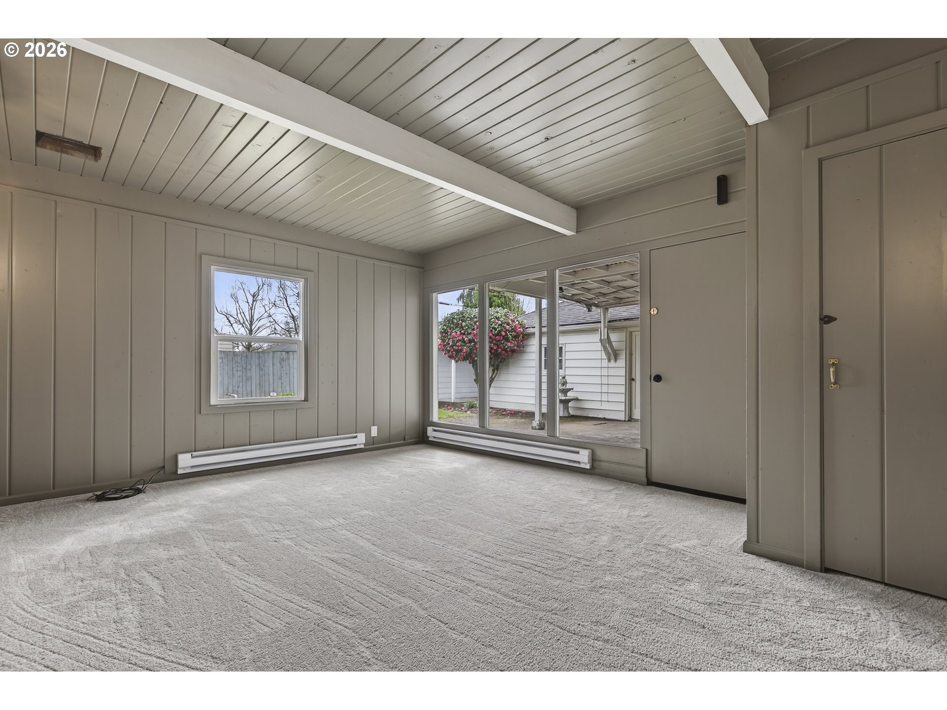 520 24th Avenue Longview, WA 98632 - Photo 27 of 37 a view of an empty room with a window