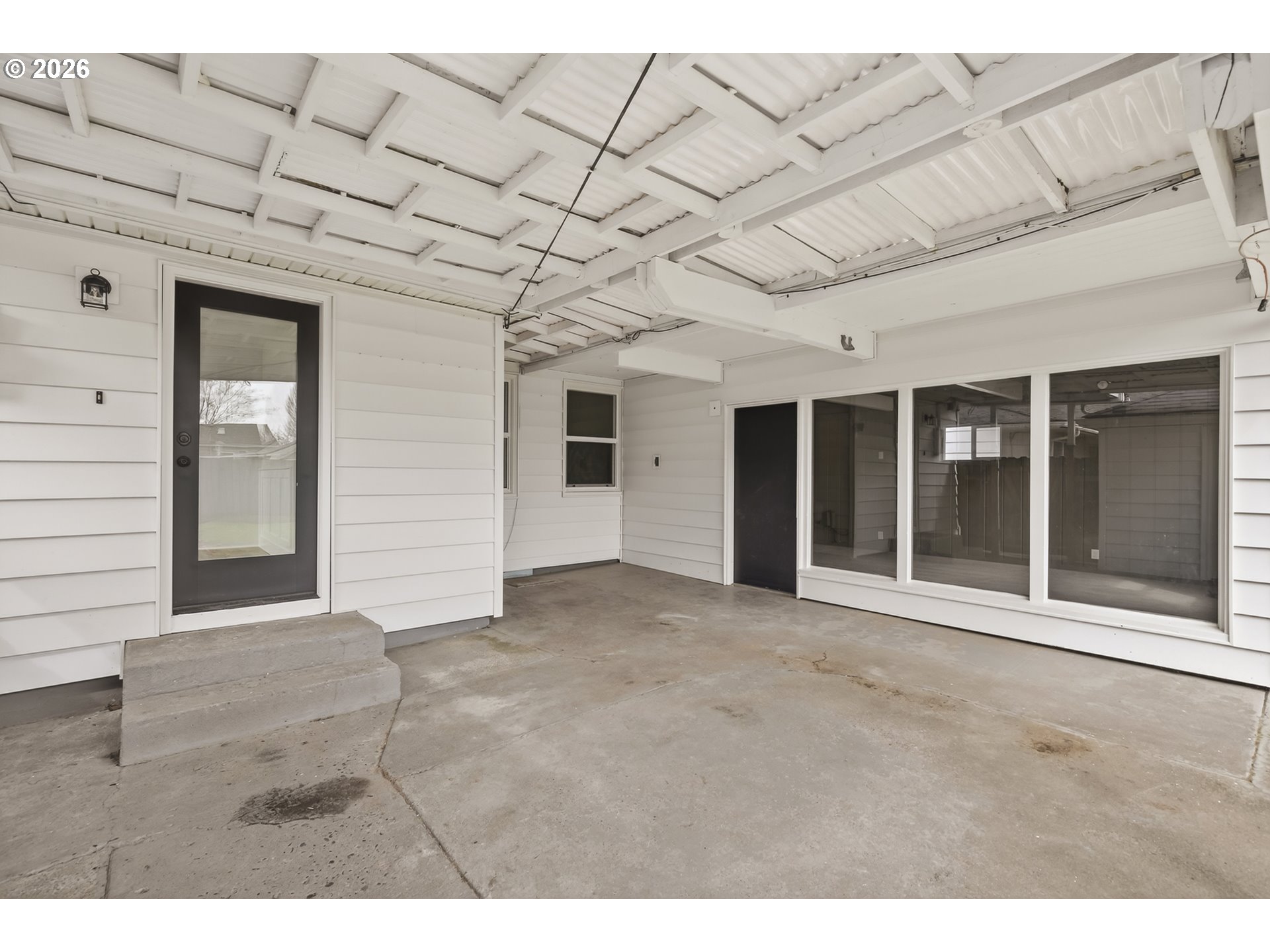 520 24th Avenue Longview, WA 98632 - Photo 31 of 37 a view of an empty room with a window