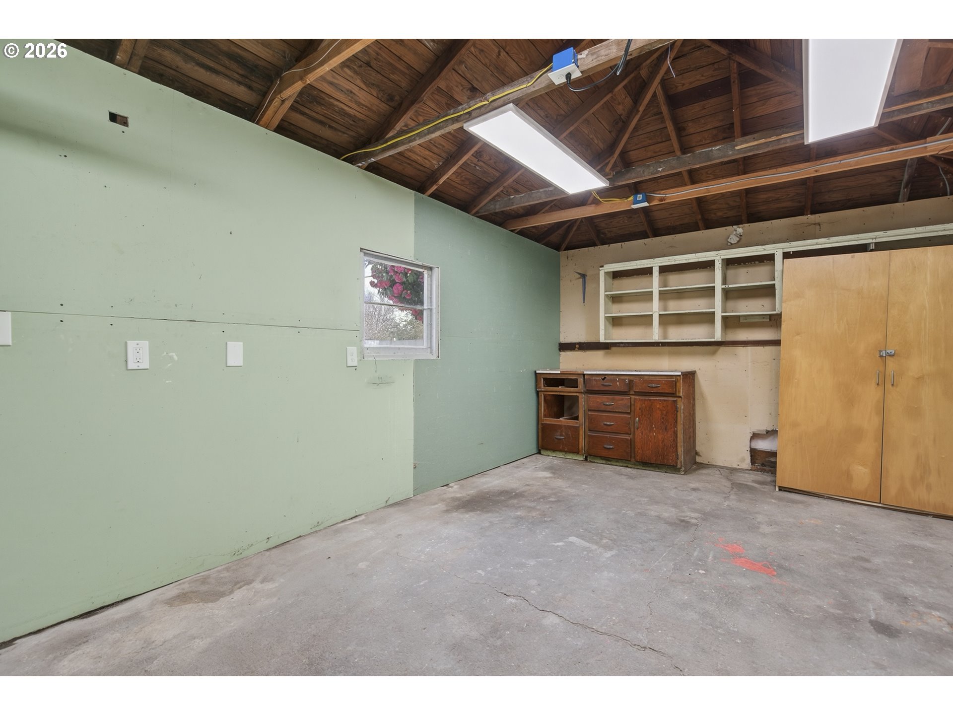 520 24th Avenue Longview, WA 98632 - Photo 33 of 37 a view of an empty room with furniture and garage