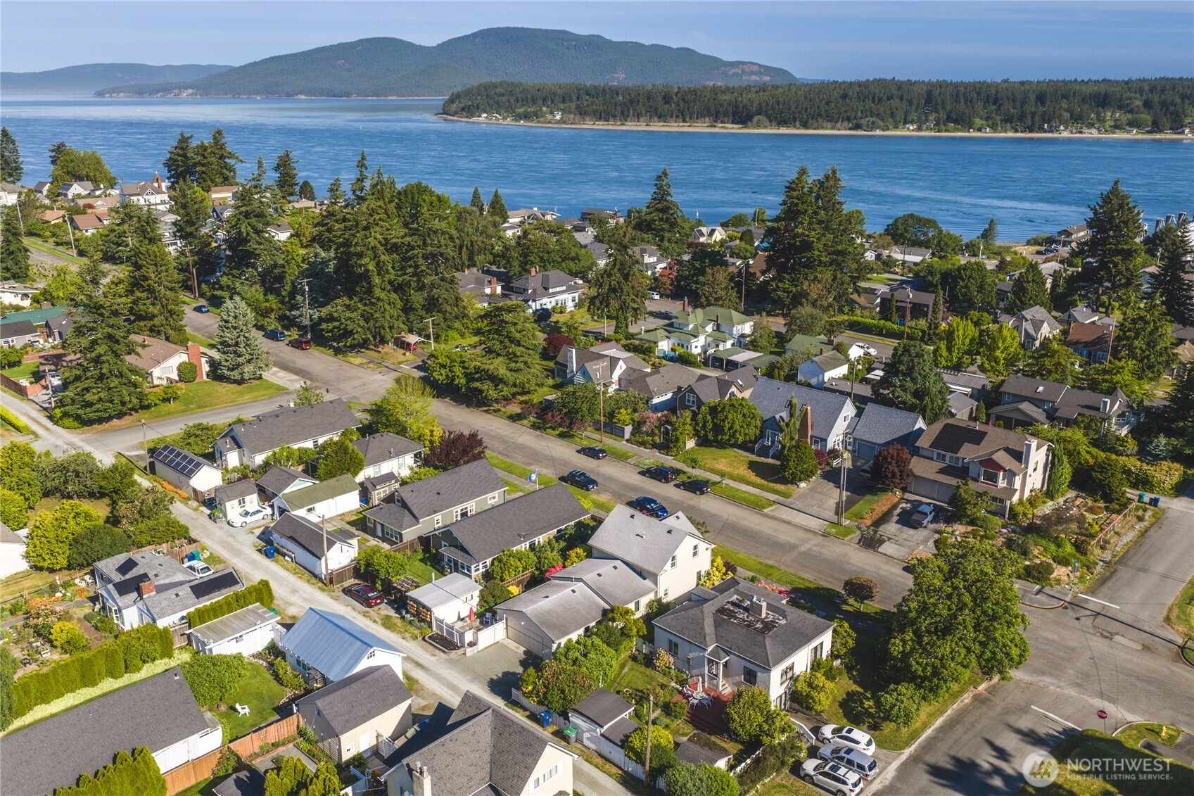 1605 9th Street Anacortes, WA 98221 - Photo 2 of 36