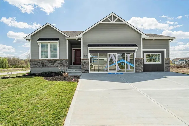 $487,558 | 18375 West 205th Terrace, Spring Hill, KS 66083