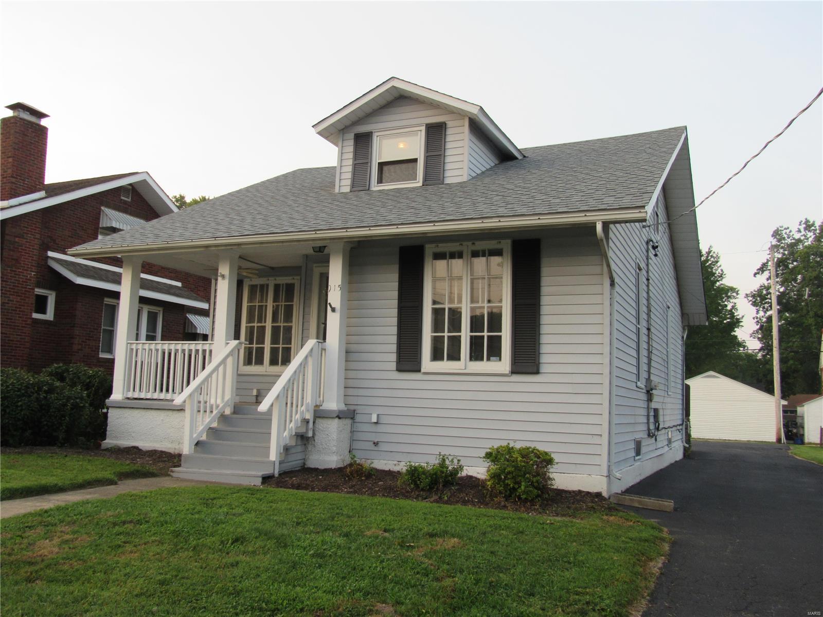 915 Logan Street Alton, IL 62002 - Photo 1 of 18 Gallery Image 1