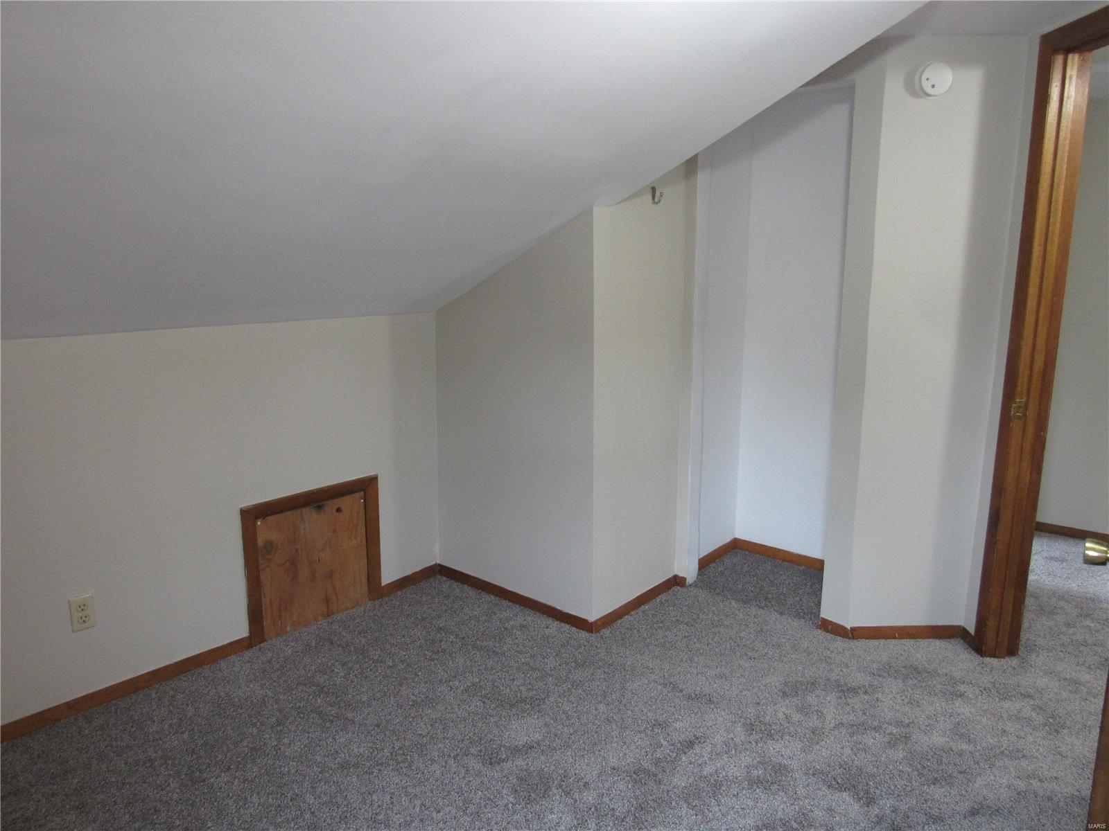 915 Logan Street Alton, IL 62002 - Photo 11 of 18 Gallery Image 11