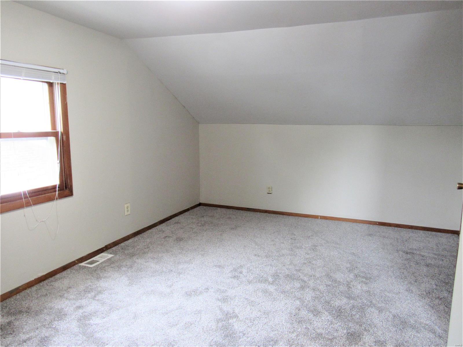 915 Logan Street Alton, IL 62002 - Photo 13 of 18 Gallery Image 13