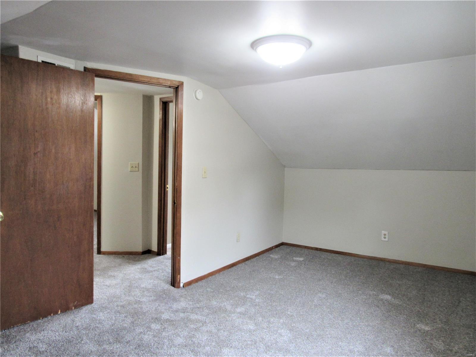 915 Logan Street Alton, IL 62002 - Photo 14 of 18 Gallery Image 14