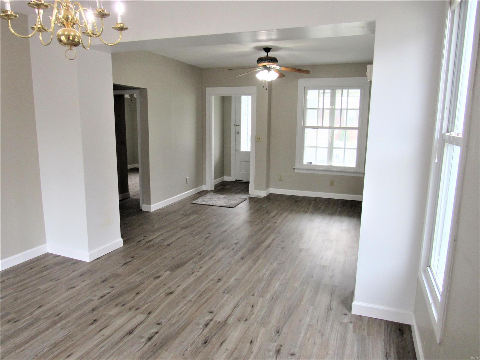 915 Logan Street Alton, IL 62002 - Photo 3 of 18 Gallery Image 3