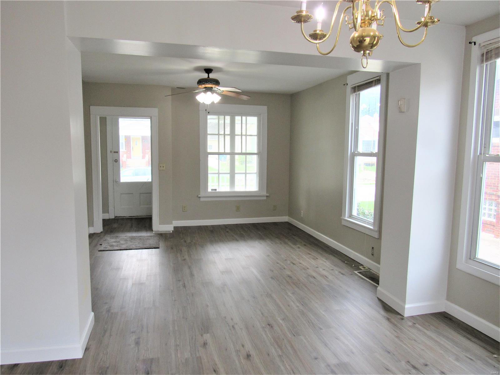 915 Logan Street Alton, IL 62002 - Photo 4 of 18 Gallery Image 4
