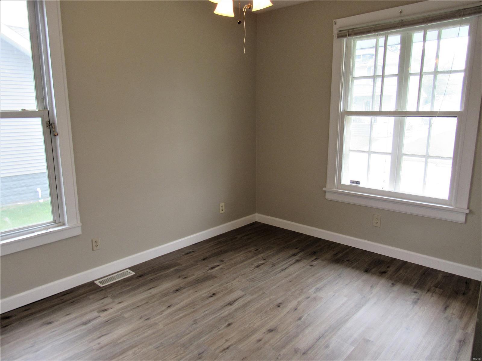 915 Logan Street Alton, IL 62002 - Photo 5 of 18 Gallery Image 5