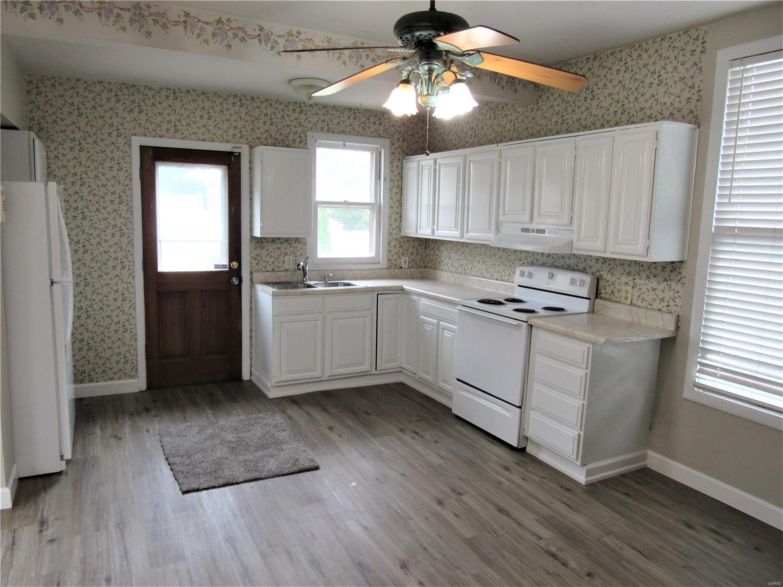915 Logan Street Alton, IL 62002 - Photo 7 of 18 Gallery Image 7