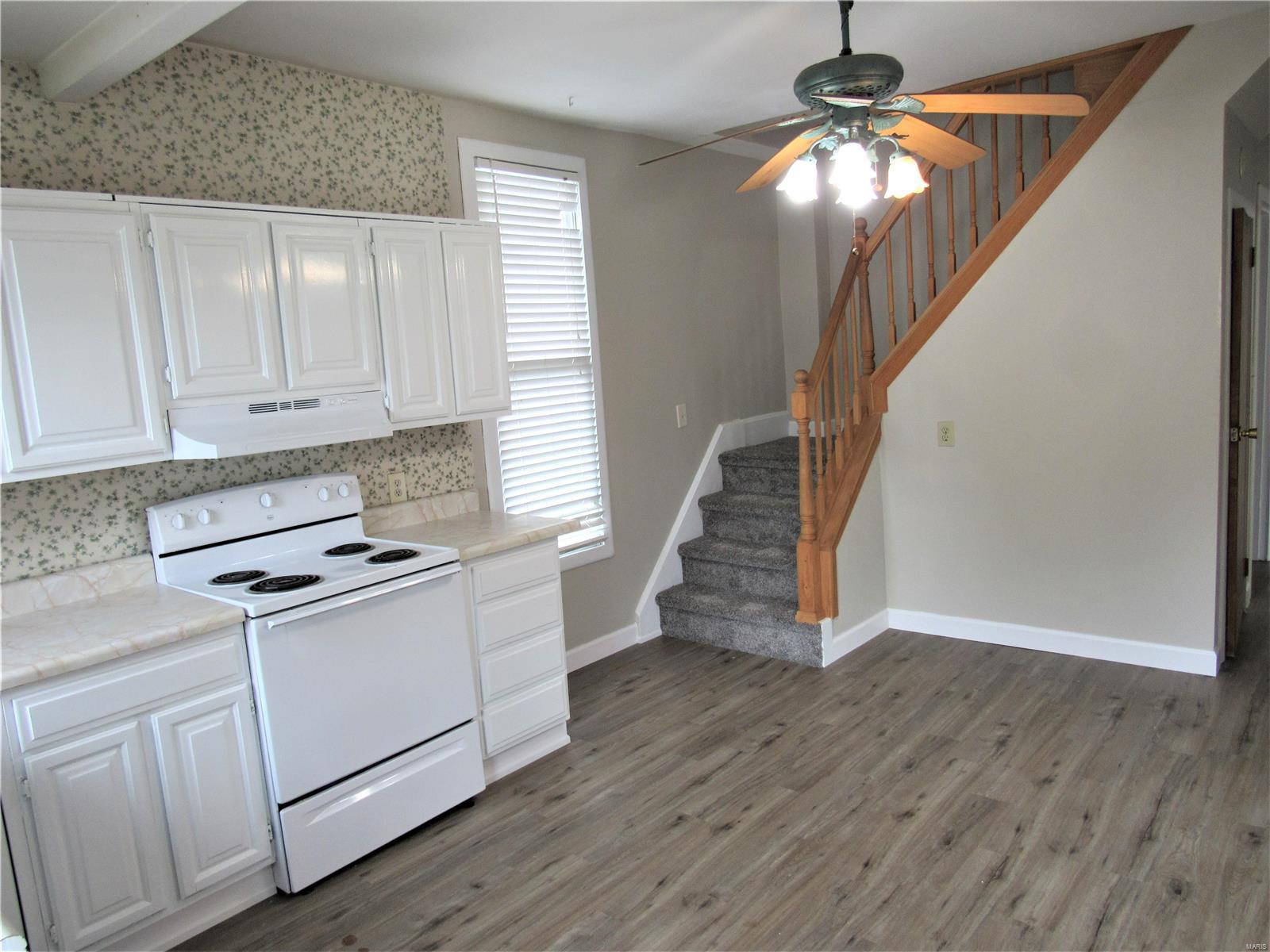 915 Logan Street Alton, IL 62002 - Photo 8 of 18 Gallery Image 8